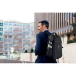 Laptop-Rucksack 600D RPET im praktischen Einsatz