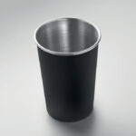 Becher recycelter Edelstahl Schwarz, Detailaufnahme des Materials