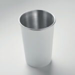 Becher recycelter Edelstahl Weiß, Detailaufnahme des Materials