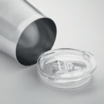 Becher recycelter Edelstahl, Detailaufnahme des Materials