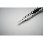 Einziehbares Cuttermesser, Detailaufnahme des Materials