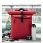 Rolltop-Rucksack 600D Rot im praktischen Einsatz