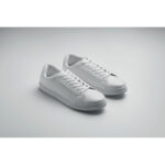 Sneakers aus PU 46, Detailaufnahme des Materials