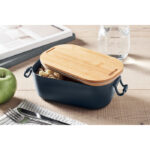 Lunchbox PP 700 ml Blau im praktischen Einsatz