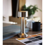 USB-Tischlampe Metall – Seitenansicht