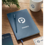 DIN A5 PU Notizbuch mit Stift Blau mit markiertem Druckbereich für Ihr Logo