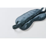 Schlafmaske Polyester Grau, Detailaufnahme des Materials