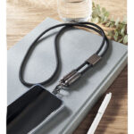60W Lanyard-Ladekabel im praktischen Einsatz