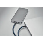 60W Lanyard-Ladekabel Blau im praktischen Einsatz