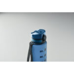 Sport-Trinkflasche RPET 1L Blau, Detailaufnahme des Materials