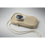 Crossbody-Reisetasche RPET Braun, Detailaufnahme des Materials