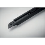 Einziehbares Cuttermesser Schwarz, Detailaufnahme des Materials