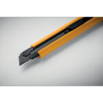 Einziehbares Cuttermesser Gelb, Detailaufnahme des Materials