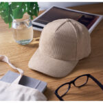 Baseball Kappe 5 Panels Cord Braun im praktischen Einsatz