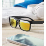 Festival-Sonnenbrille UV400 Orange im praktischen Einsatz