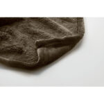 RPET-Flanell Fleece-Decke Braun, Detailaufnahme des Materials