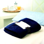 Fleece-Decke Blau im praktischen Einsatz