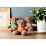 Teddybär mit Hoody  Orange im praktischen Einsatz
