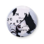 Magnet-Badge mit Kapselheber von oben
