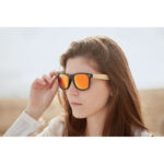 Sonnenbrille Orange im praktischen Einsatz
