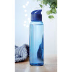 Trinkflasche Glas 470 ml Blau im praktischen Einsatz