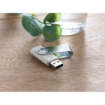 USB Stick 16GB im praktischen Einsatz